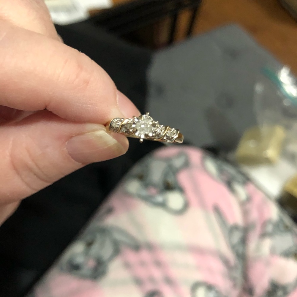 FINAL! 1/4ct, Natural Diamond ring. 10kt gold.